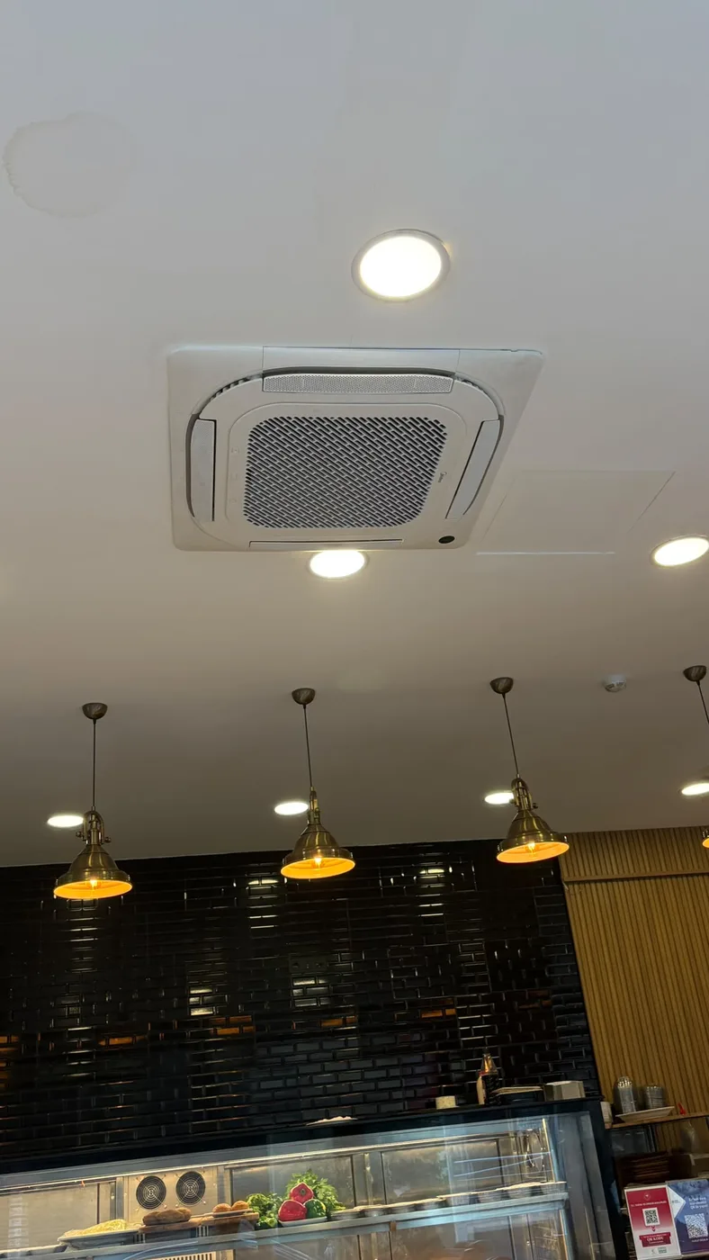 Maltepe Restoran Midea 4 Yöne Üflemeli Kaset Tipi Klima Montajı
